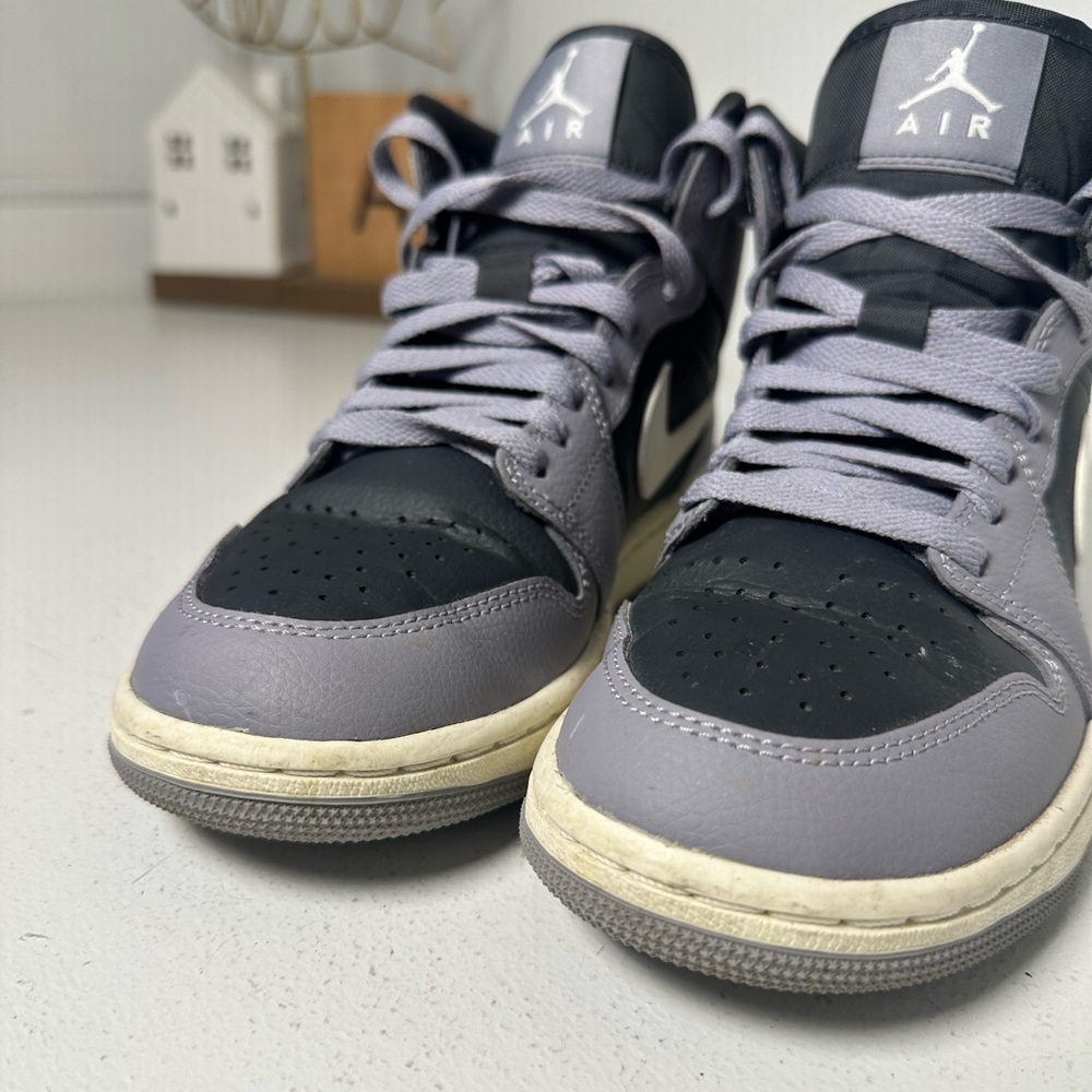 Nike Air Jordan 1 Mid Women's 8 Gray Black White Leather Sneakers BQ6472-022 - Picture 4 of 9